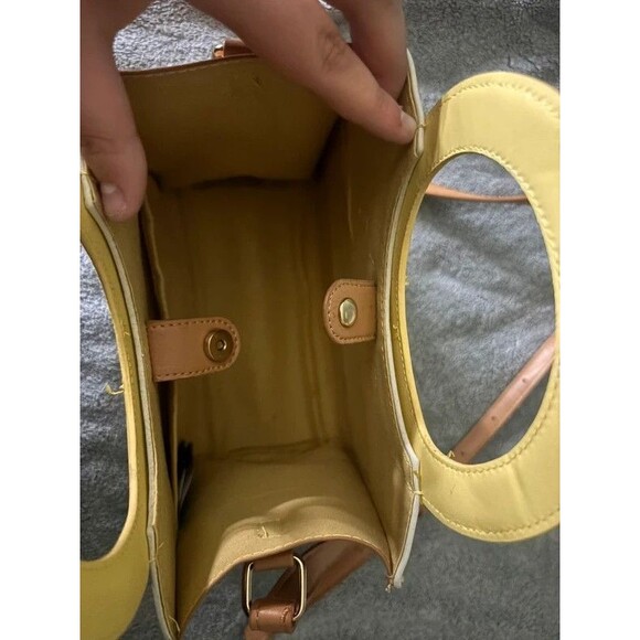 Disney  Winnie the Pooh dipping honey die cut handle crossbody purse bag NWOT